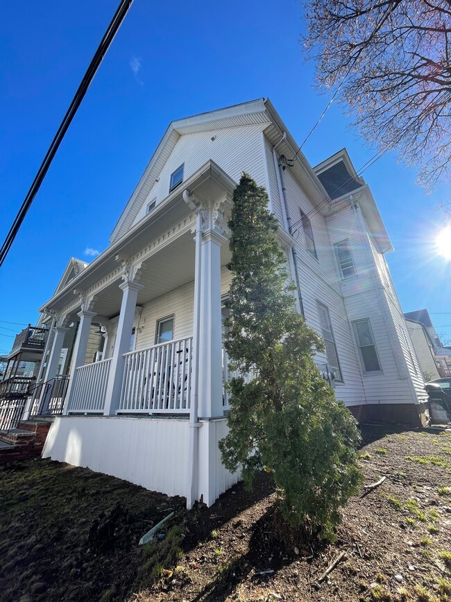 Building Photo - 18 Meridian St Unit 3 Rental