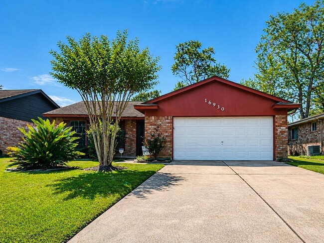 Building Photo - 16930 Barcelona Dr