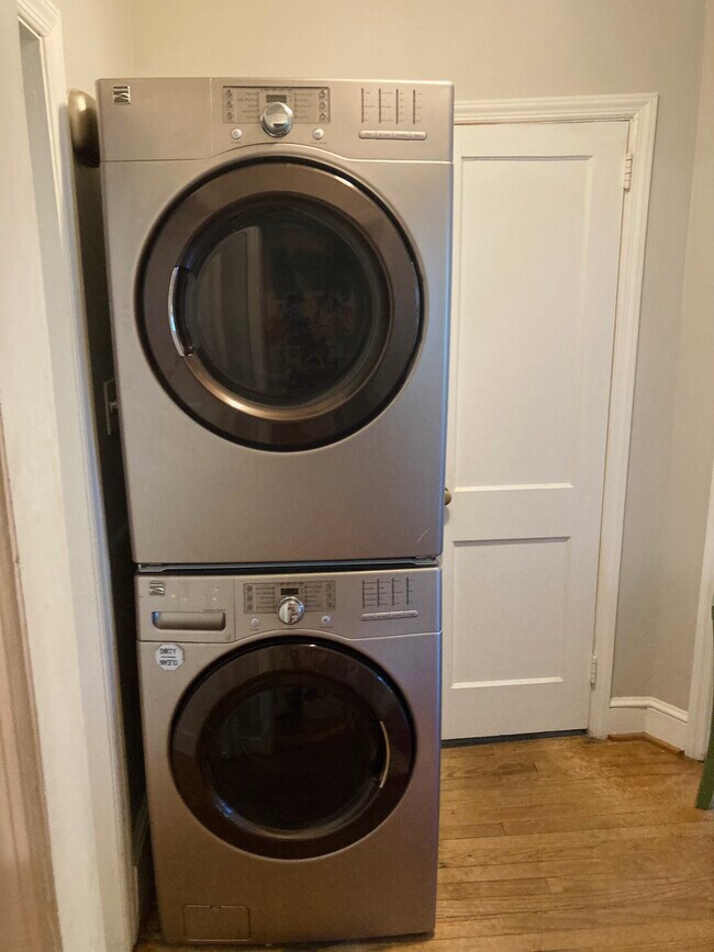 Photo - 2835 Barmettler St