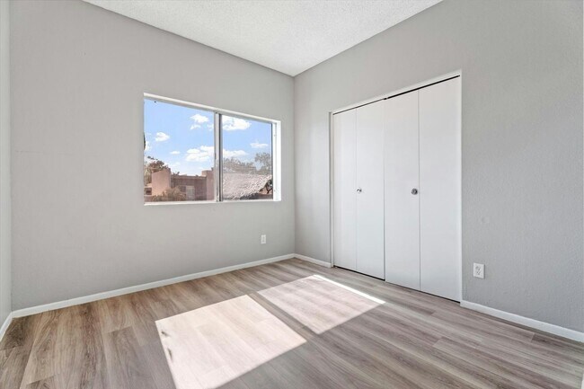 Photo - 2814 E Marconi Ave Unit 203