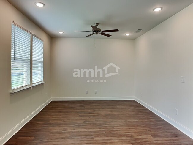 Photo - 3821 Chivalry Dr