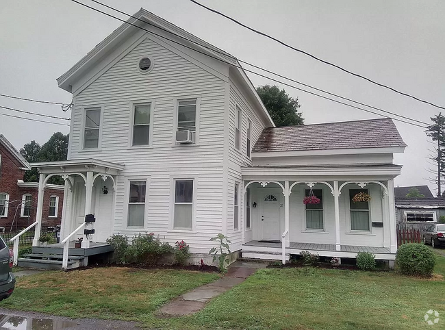 Building Photo - 21 Hoosick St Unit 2R Rental