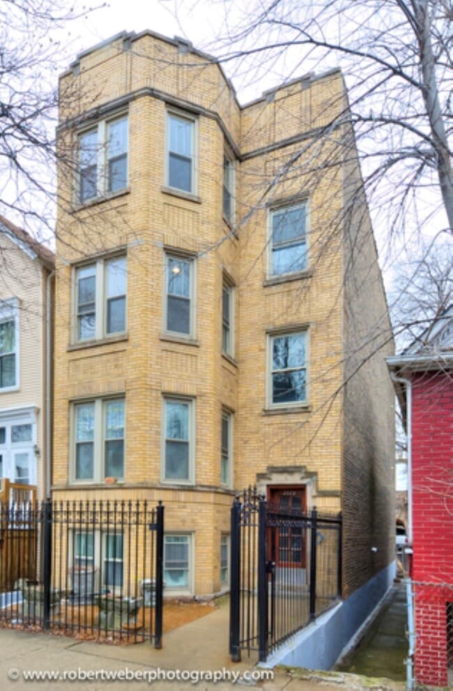 Building Photo - 2329 W Barry Ave Unit 1