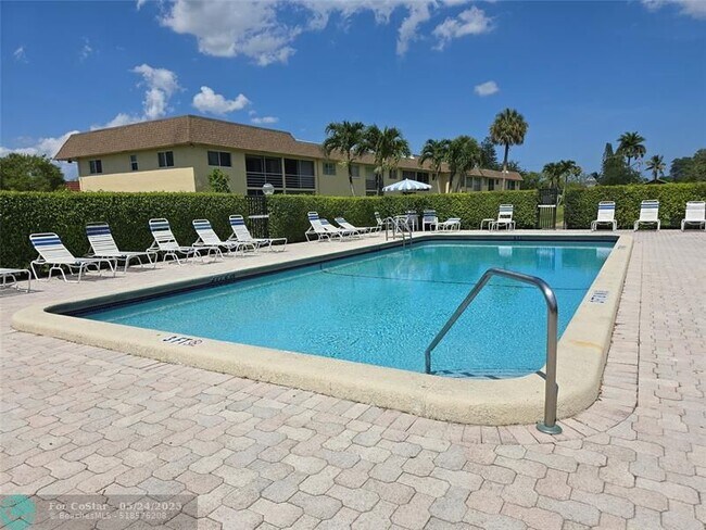 Building Photo - 9949 Sandalfoot Blvd Unit 534 Rental