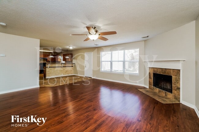 Photo - 15827 Brisbane Dr