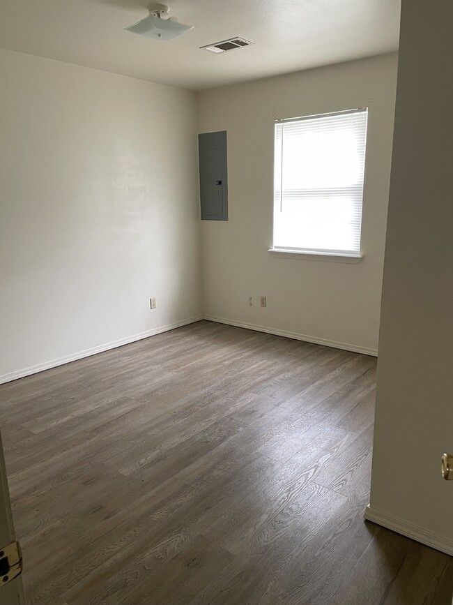 Photo - 904 W Oklahoma Ave