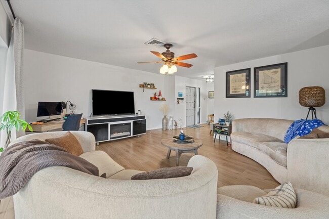 Photo - 404 Pine Tree Ct Unidad 6