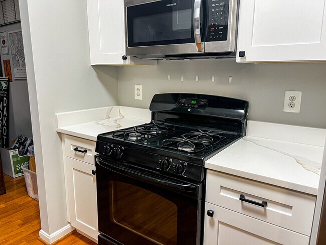 Upgraded appliances - 46602 Ellicott Sq Unit 103