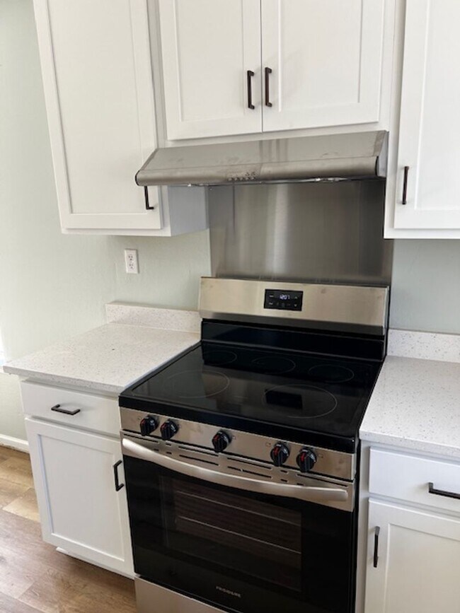 Photo - 3/2 Large Backyard, NEWLY renovated Kitchen & Baths