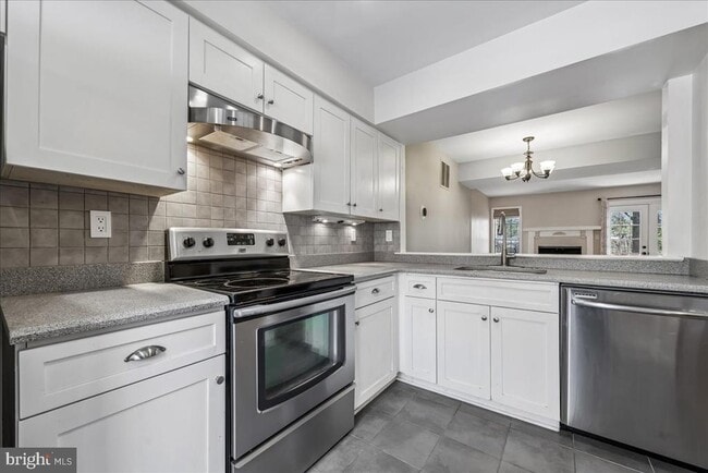 Photo - 2002 Derby Ridge Ln