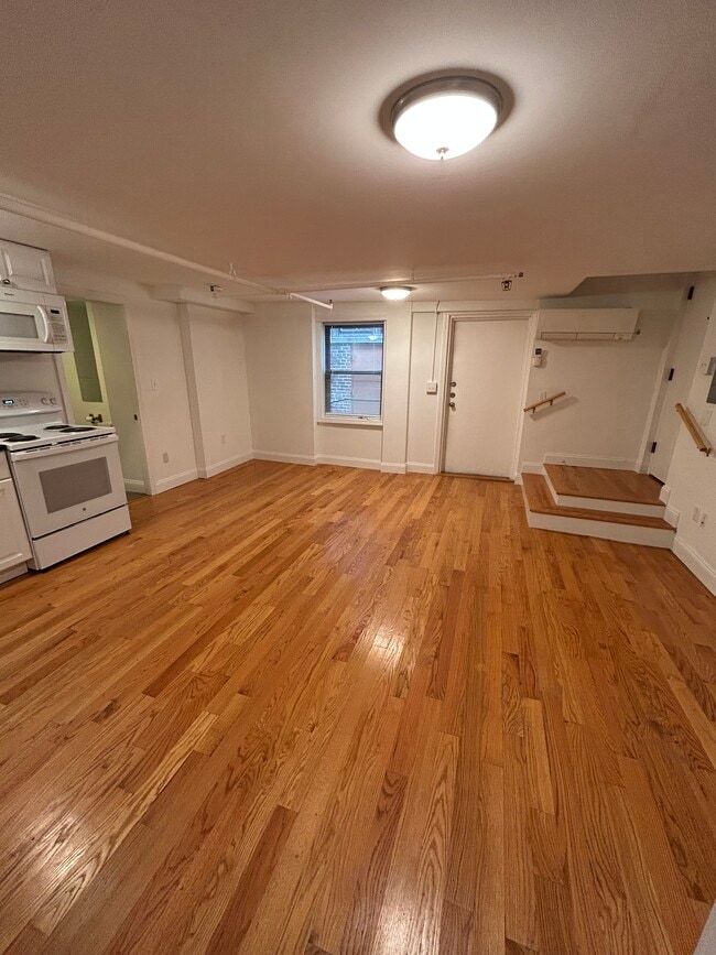 Building Photo - 22 High St Unit 9 Rental