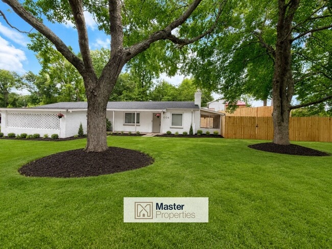 Building Photo - 1004 Blanton Pl
