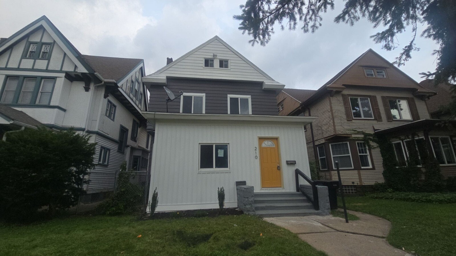Photo - 210 S Taylor St
