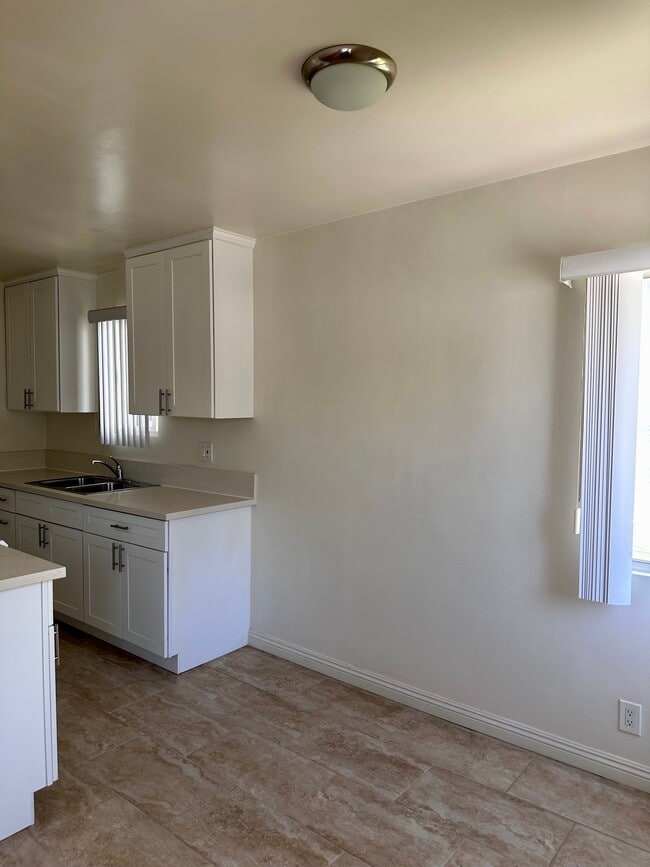 Photo - 10850 Landale St Unidad 3