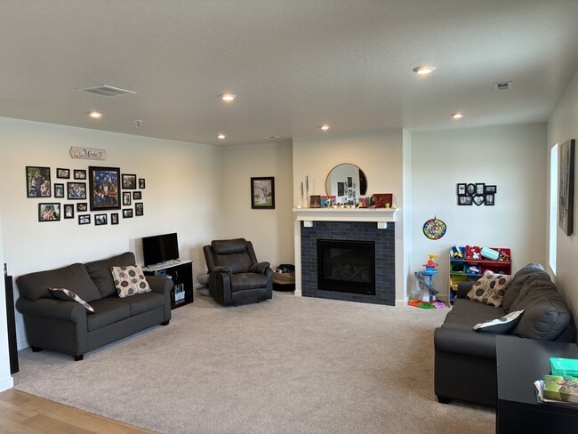 Photo - 724 W Blue Mountain Dr