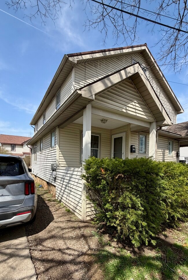 Photo - 306-310 Washington Unit 306