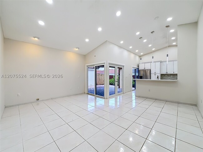 Building Photo - 15071 S Waterford Dr