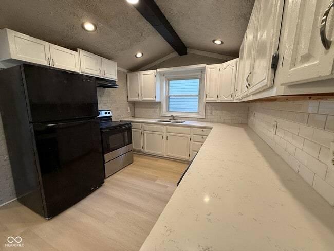 Photo - 250 Koehne St