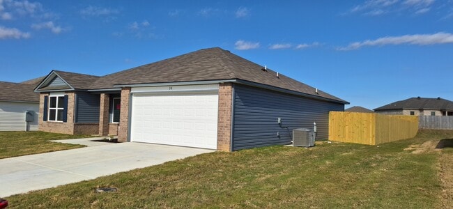 Photo - 38 10 Point Ln