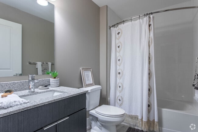 4 BR, 4 BA - 1471 SF