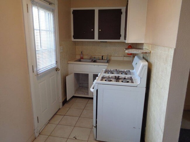 Kitchen - 1927 S Elati St Unit 1927