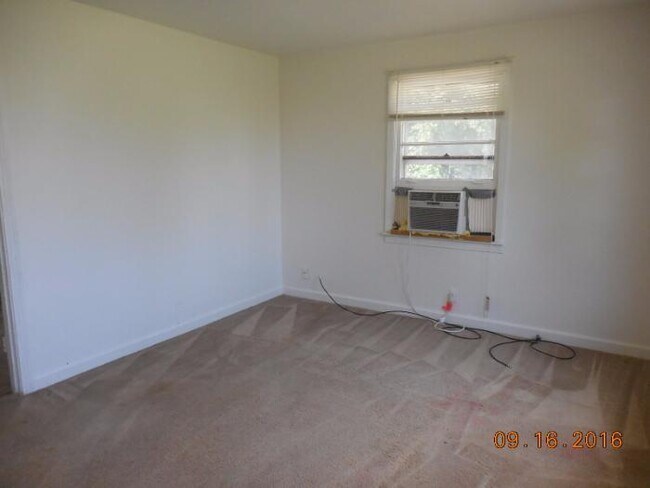 Photo - 2 Bedroom Home For Rent Near Lowes On Madi...