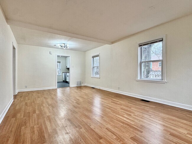 Photo - 1309 Gerst Ave