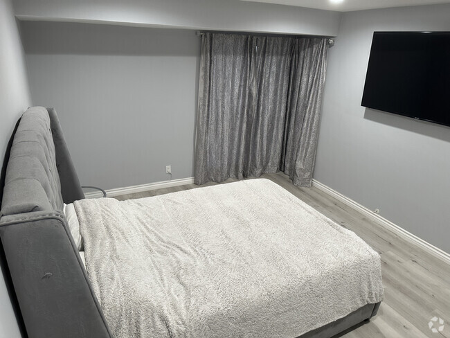 Building Photo - 4807 Woodley Ave Unit 106 Rental