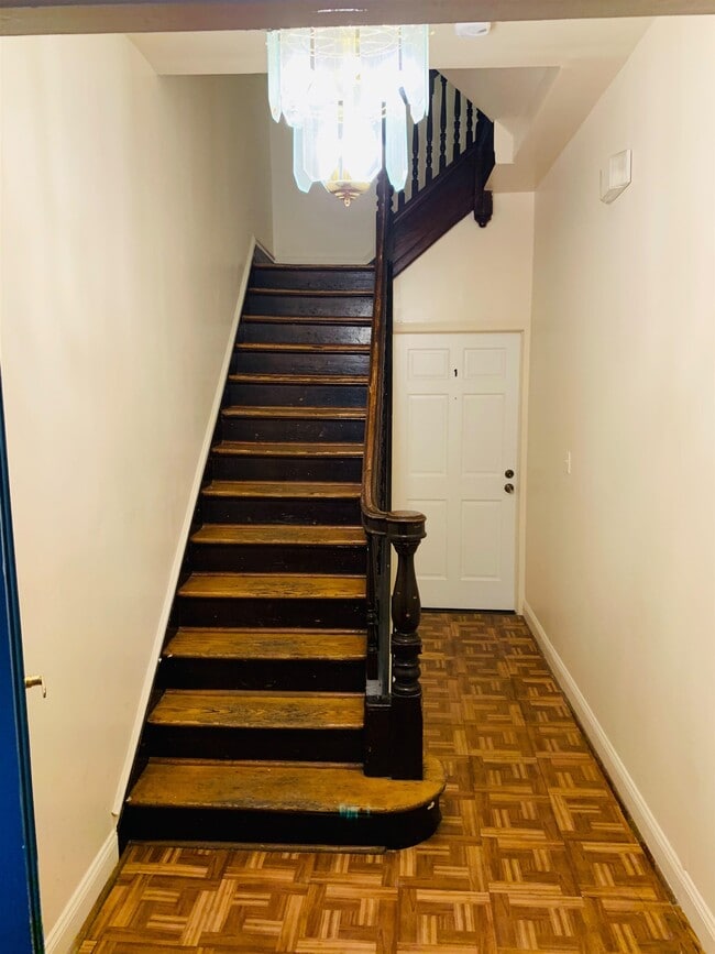 481 Ave E