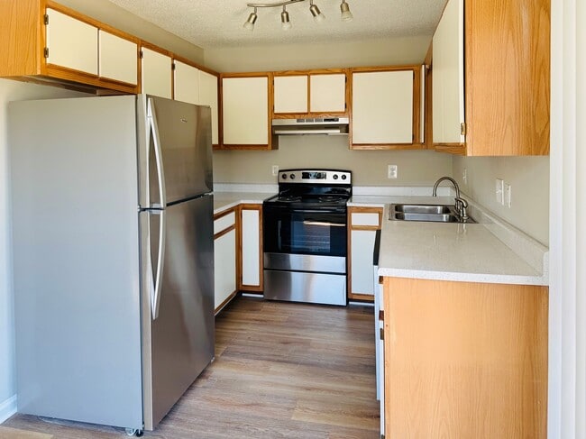 2BR,1.5BA-920 SF