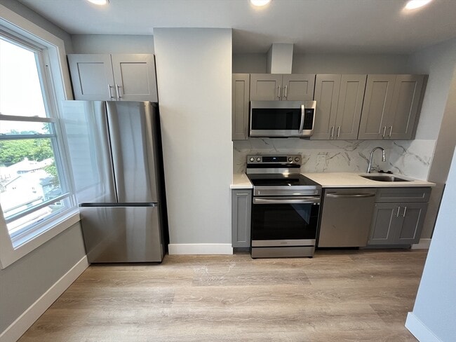 Building Photo - 31 Faywood Ave Unit 1
