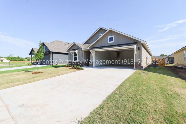Photo - Gorgeous New Construction Home 4 Bed 2 Bath in Broken Arrow!