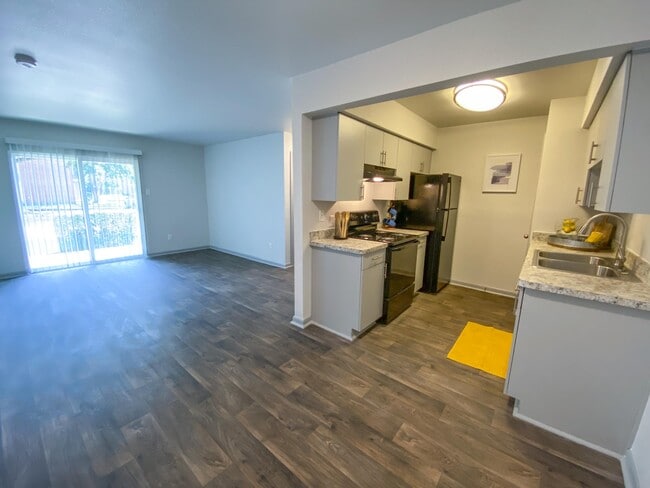 Photo - Cardinal Oaks