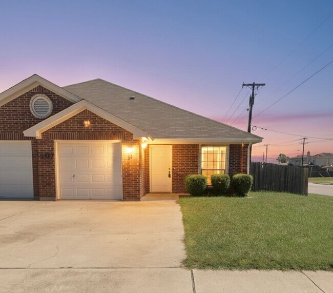 Building Photo - 2107 Charleston Ct