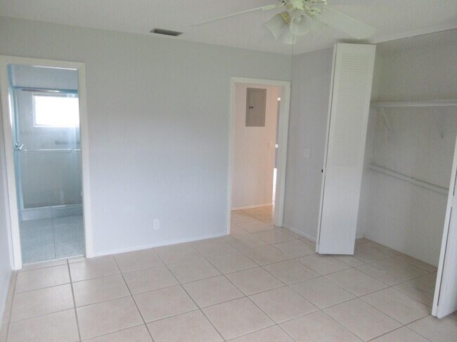 Photo - 2572 Emory Dr W