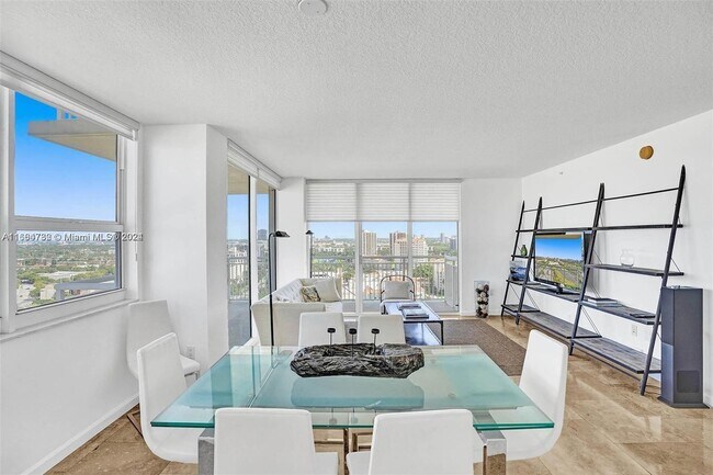 Photo - 19501 W Country Club Dr Unidad #2313