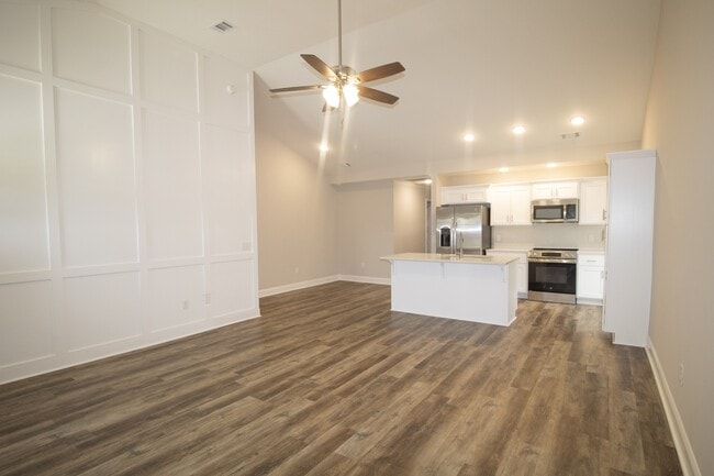 Photo - 106 Woodsedge Dr