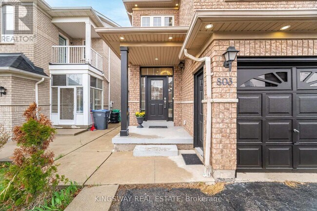 Photo - 803 Khan Crescent