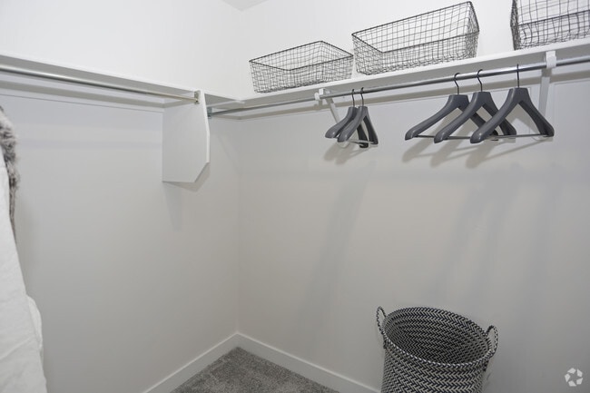 2BR, 2BA - 991 SF
