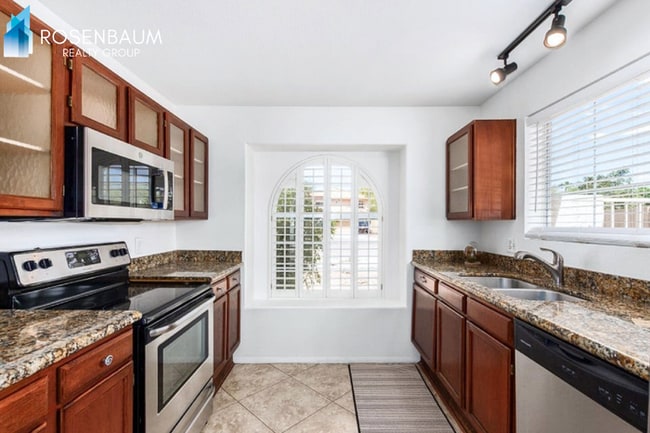 Photo - 1503 W Remington Ct