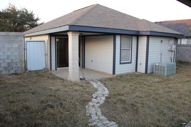 Photo - 1801 Denmark Ln