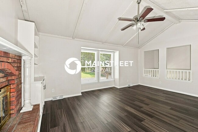 4 Bedroom Pet-Friendly Home in BLUE SPRINGS, MO with Main Street Renewal