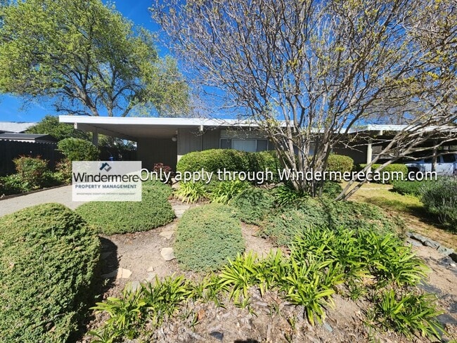 Building Photo - Halfplex Gem at River College Square- Available Now!