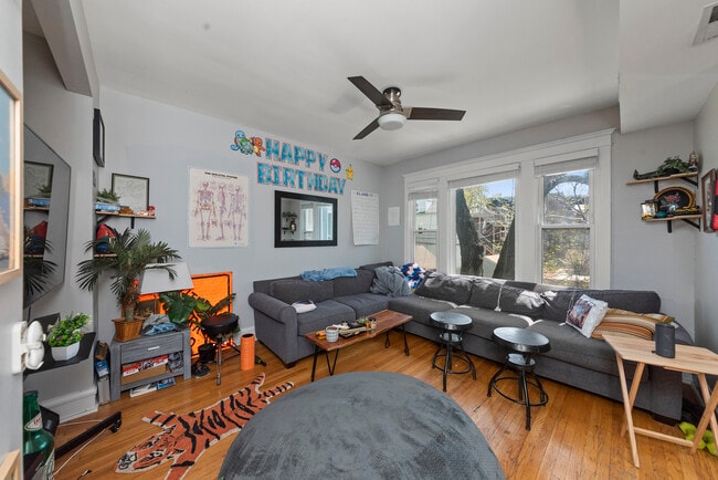 Photo - 1545 W Addison St Condo