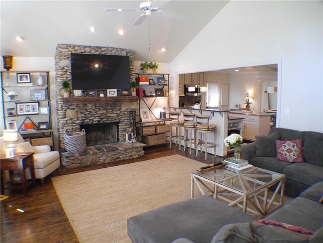 Photo - 746 Frst Trl NW