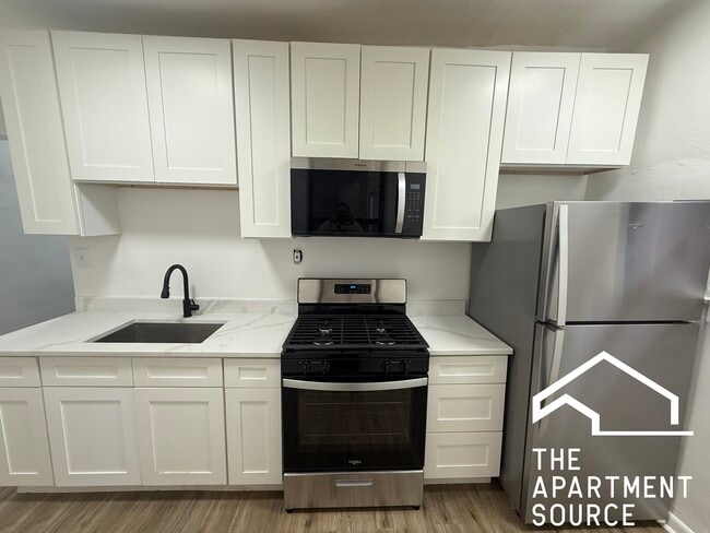 Building Photo - 5214 1/2 S Drexel Ave Unit 1N