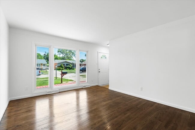 Photo - 153 Ross St