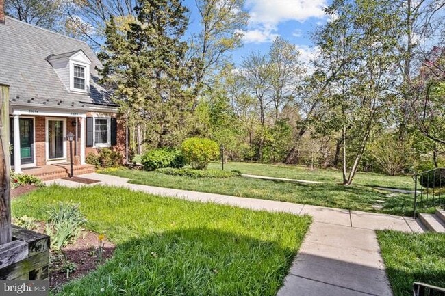 Charming 1-Bedroom Townhouse with 2 Full Baths in Arlington