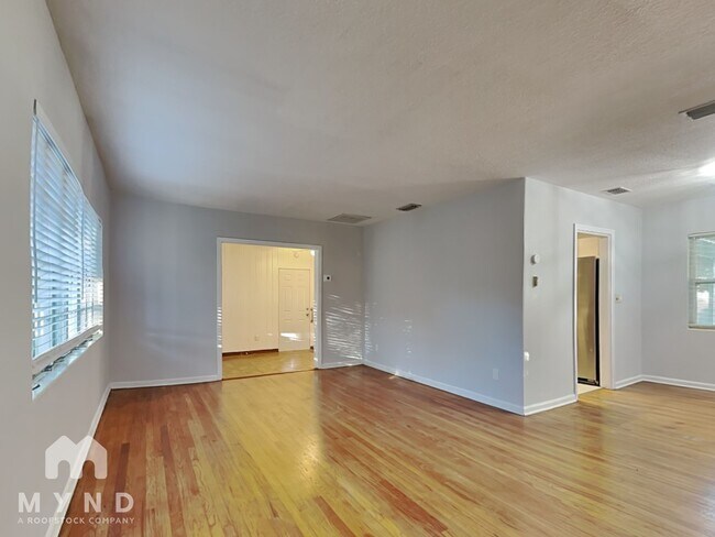 Photo - 809 Woodside Ave