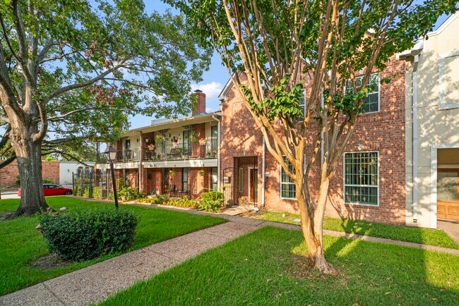Photo - 4023 Breakwood Dr